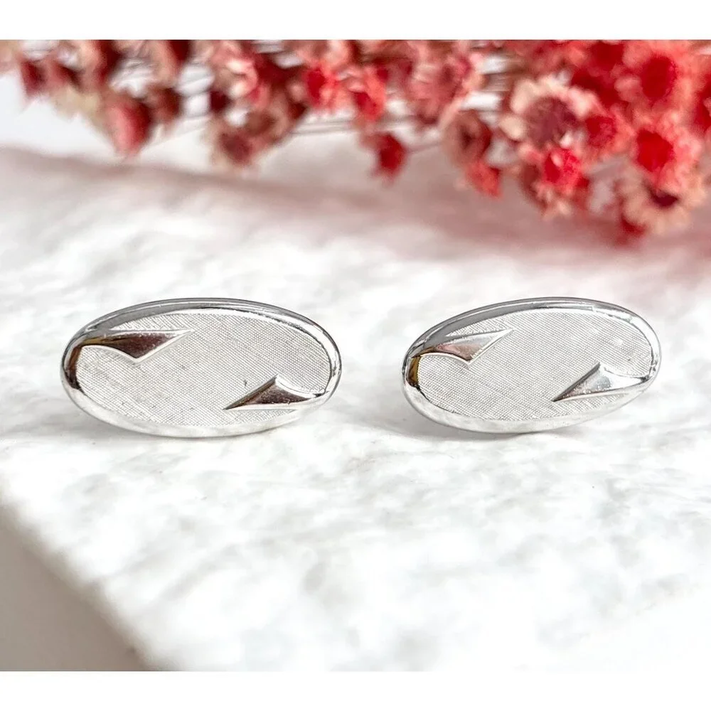 Swank Signed Oval Shaped 80's Style Retro Silver Toned Vintage Enclosure